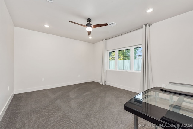 carpeted spare room featuring ceiling fan