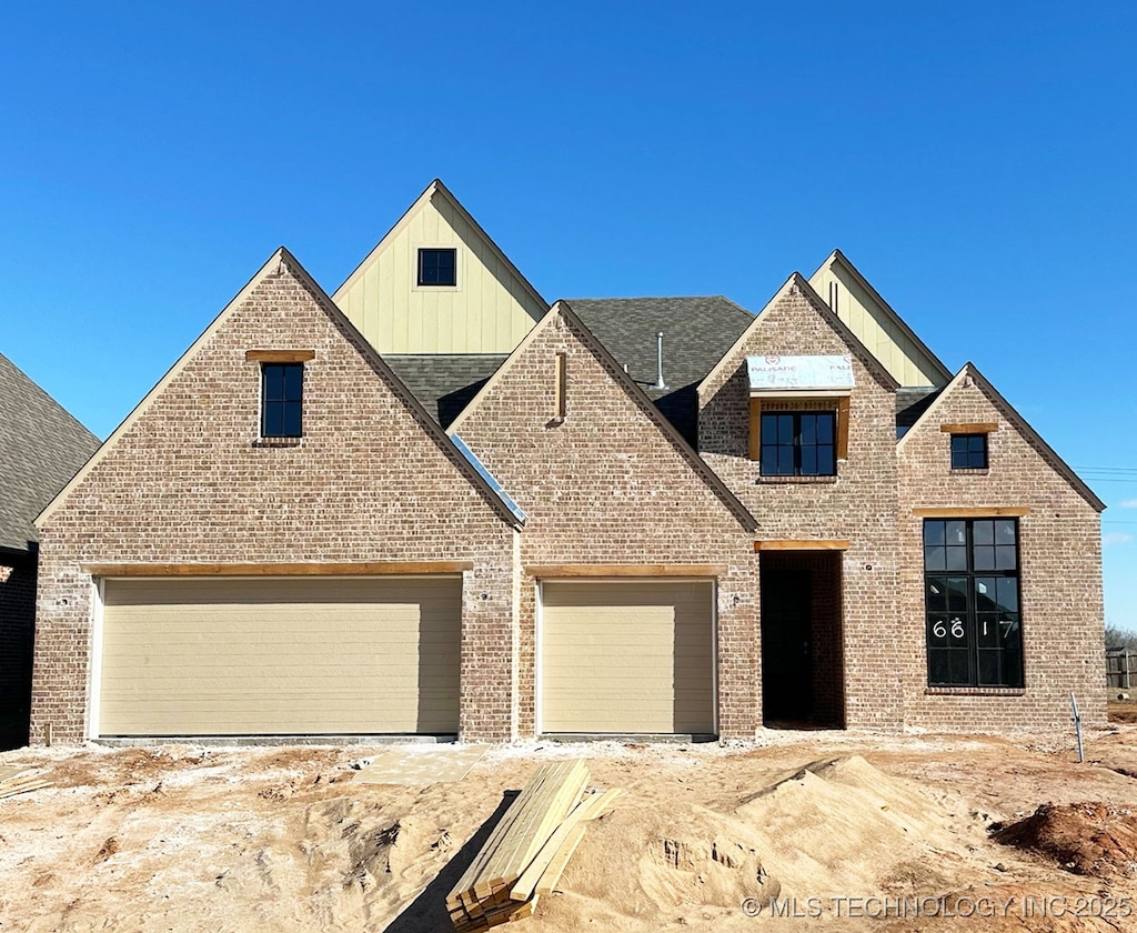 view of front facade featuring a garage