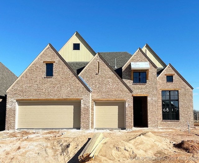 view of front facade featuring a garage