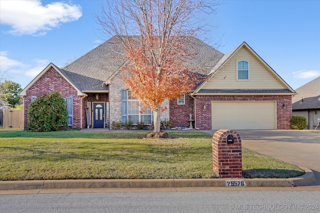 view of front of home featuring a front lawn