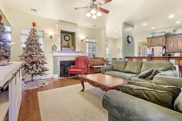 living room featuring light hardwood / wood-style floors and ceiling fan