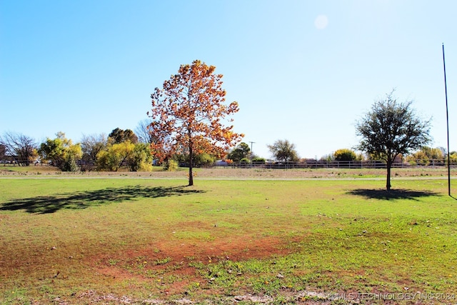 view of yard featuring a rural view