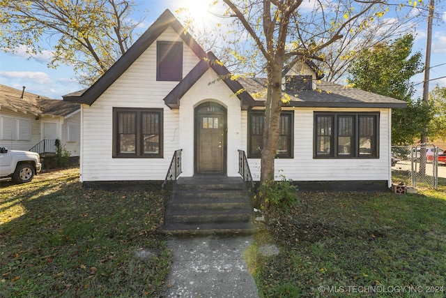 bungalow-style house with a front yard