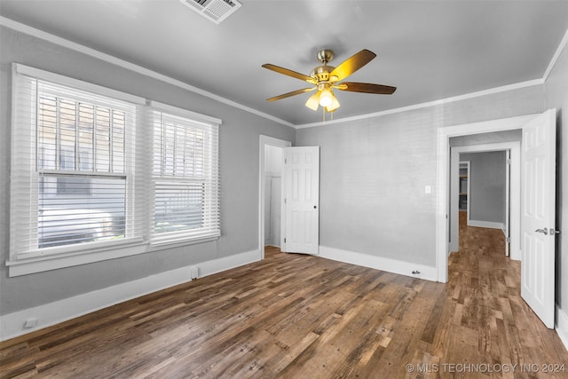 spare room with dark hardwood / wood-style flooring, ceiling fan, and ornamental molding