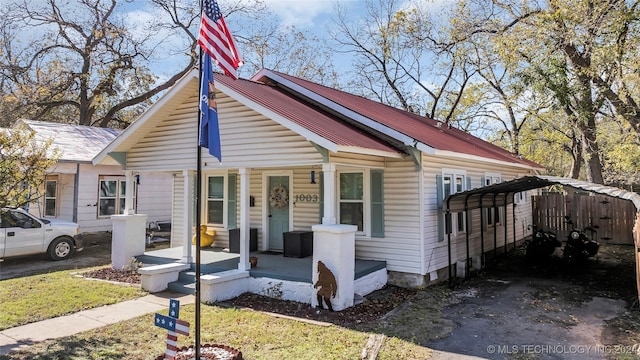 view of front of property featuring a porch