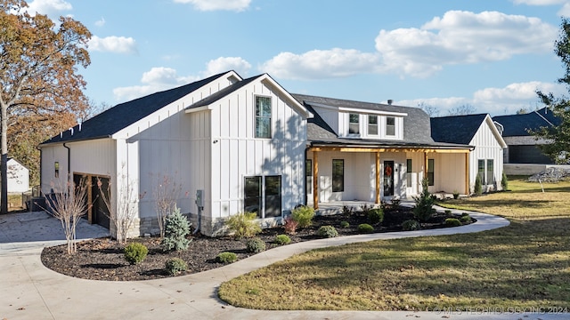 view of front of property with a front lawn and covered porch