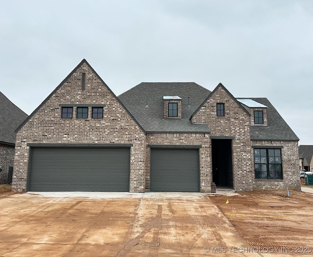 view of front facade with a garage