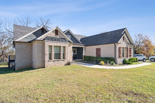 craftsman-style house with a front yard