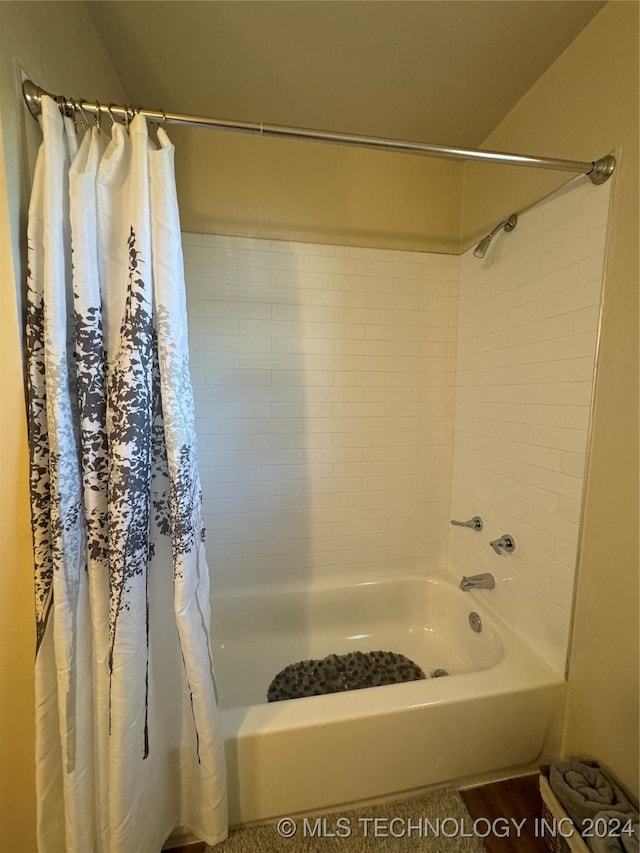 bathroom featuring shower / bath combo