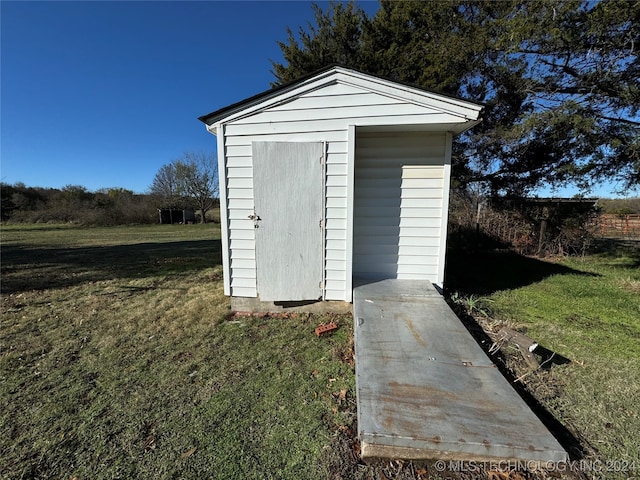 view of outdoor structure with a yard