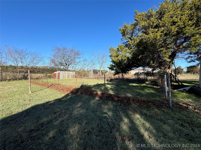 view of yard with a rural view