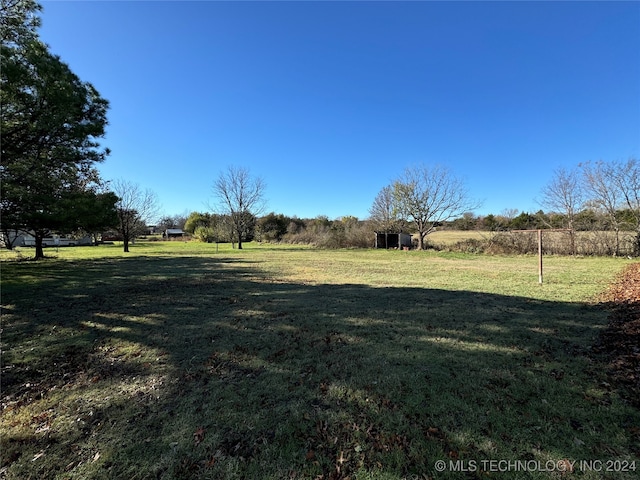 view of yard with a rural view