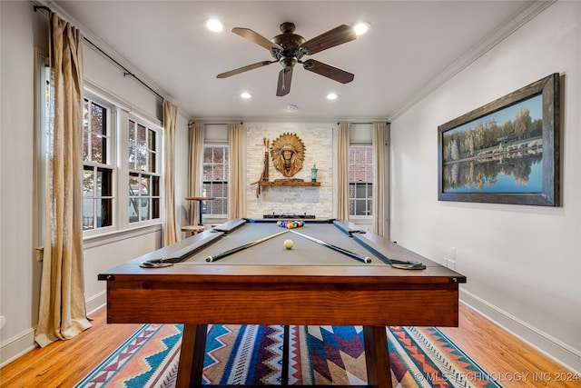 playroom featuring ceiling fan, ornamental molding, light hardwood / wood-style floors, and billiards