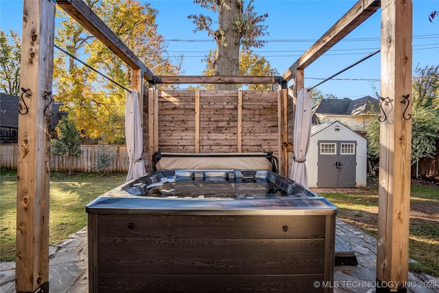 view of yard with a hot tub