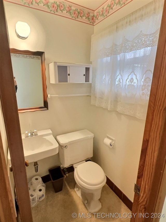 bathroom featuring toilet and sink