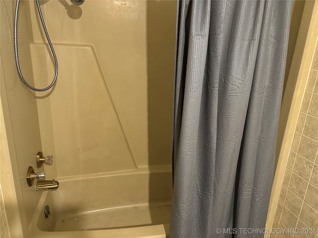 bathroom featuring shower / tub combo with curtain