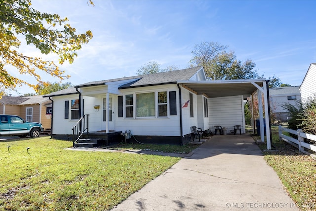 ranch-style home featuring a front lawn and a carport