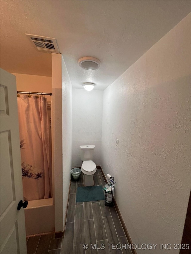 bathroom featuring toilet