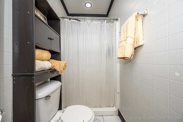 bathroom with a shower with shower curtain, toilet, ornamental molding, and tile walls