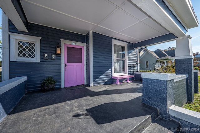 property entrance featuring covered porch