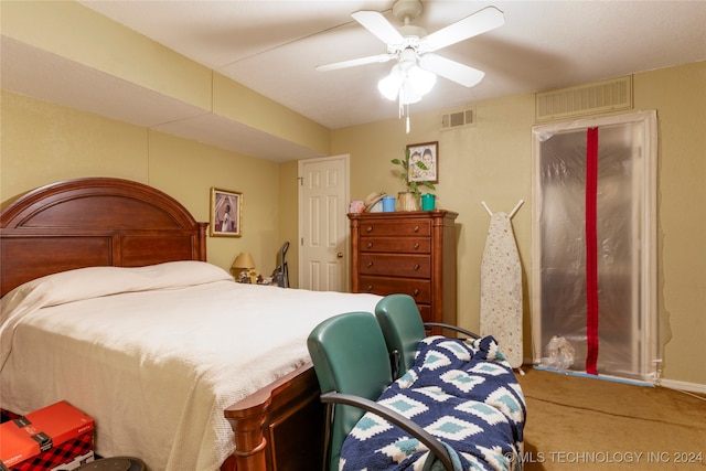 bedroom featuring carpet and ceiling fan