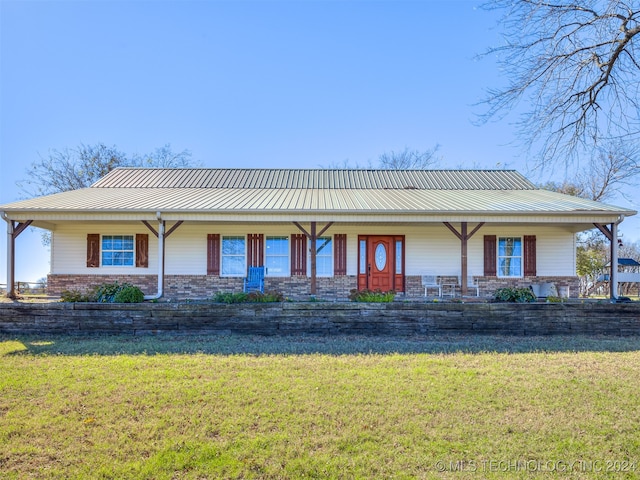 view of front of house with a front lawn