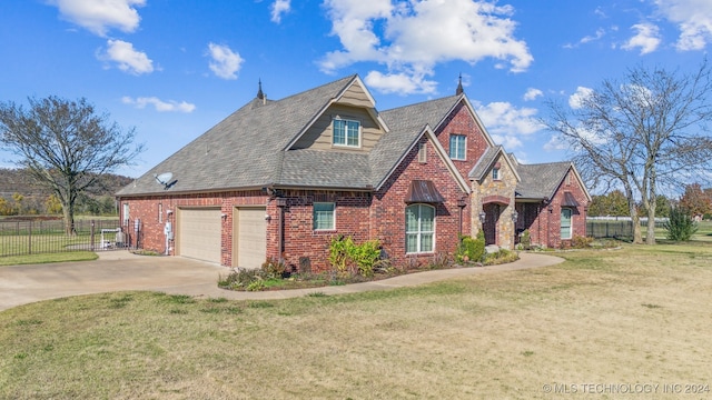 view of front of home featuring a front lawn and a garage