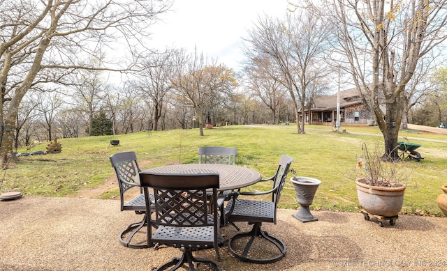 view of yard featuring a patio