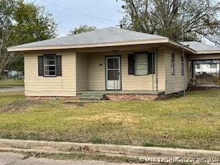 bungalow featuring a front lawn and covered porch