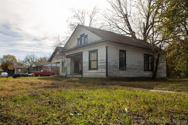 view of home's exterior