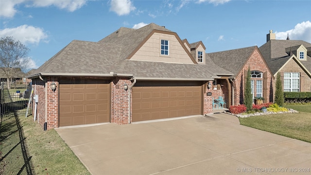 view of front of property featuring a front lawn and a garage