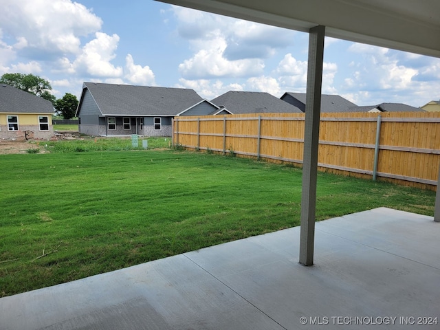 view of yard featuring a patio