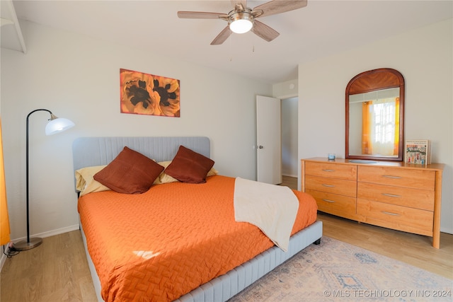 bedroom featuring light hardwood / wood-style floors and ceiling fan