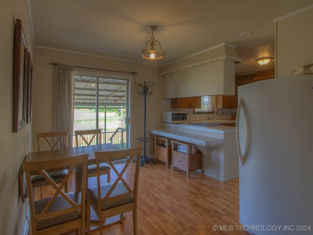 dining room featuring light hardwood / wood-style floors and ornamental molding