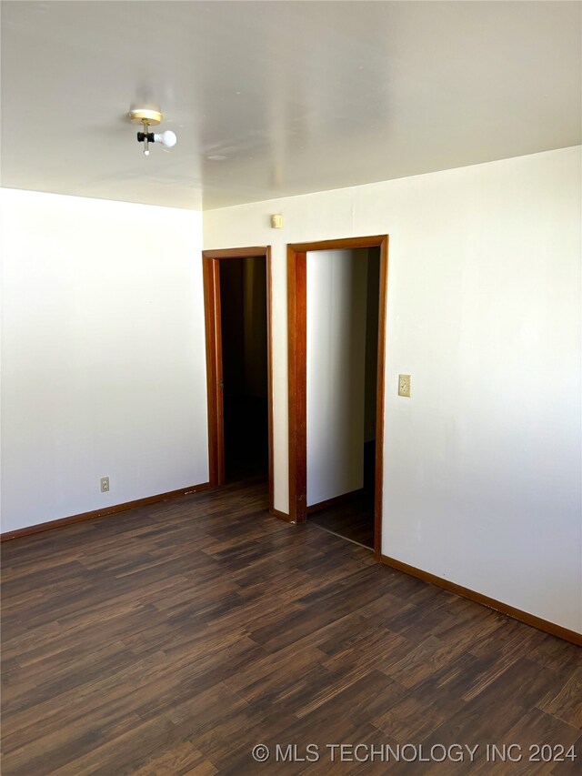 unfurnished room with dark hardwood / wood-style floors