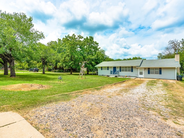 view of front of home with a front lawn