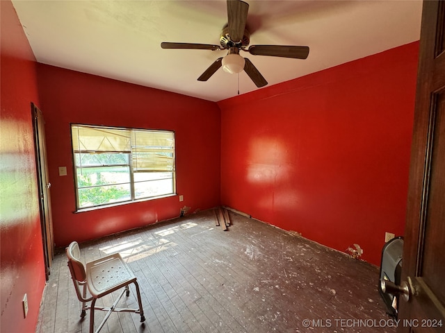 spare room with ceiling fan