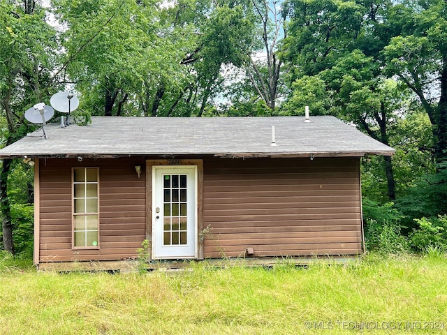 view of outdoor structure