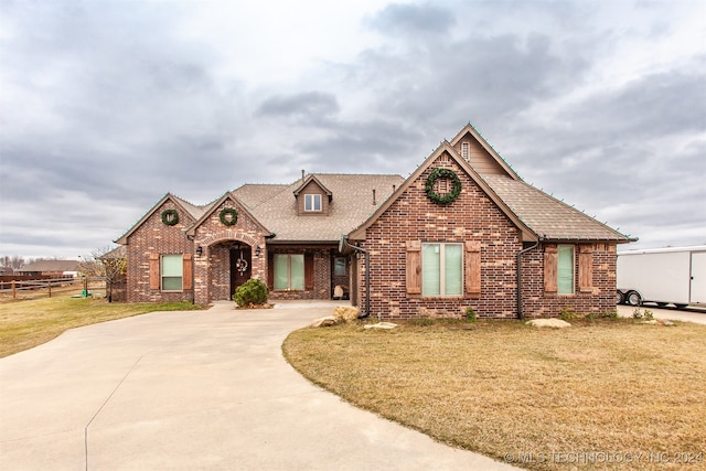 view of front of house with a front yard