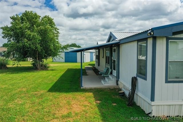 view of yard with a patio area