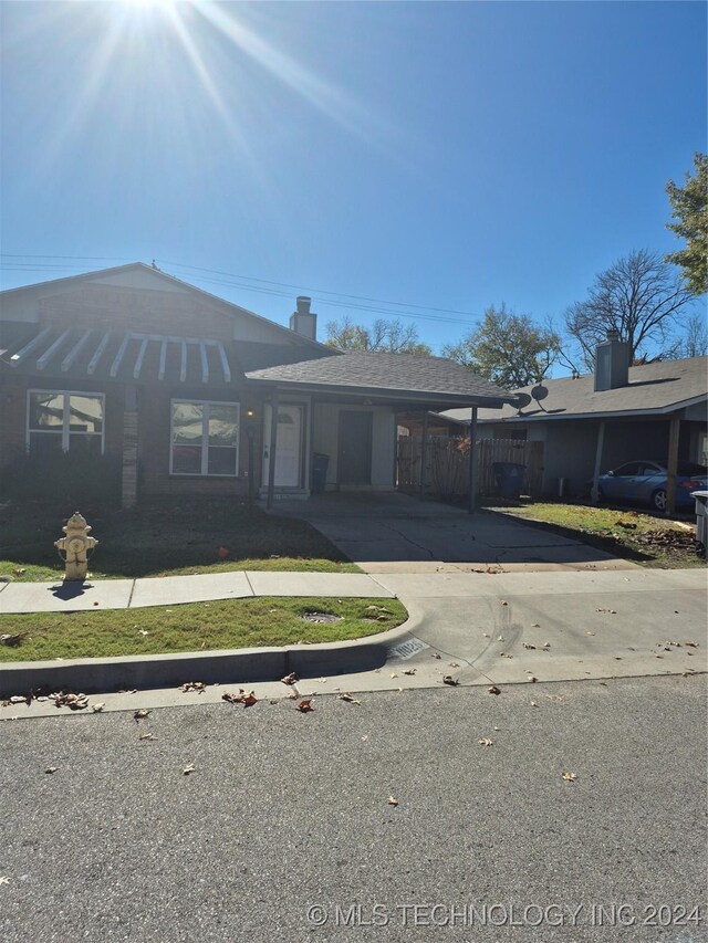 single story home with a carport