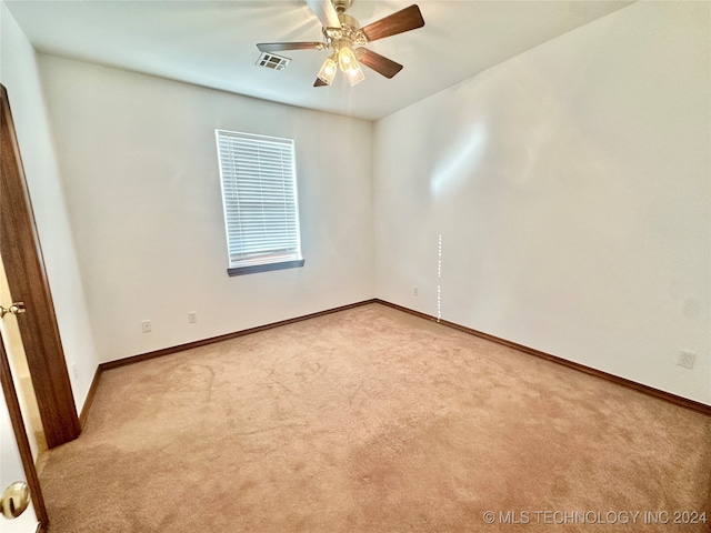 unfurnished room with light carpet and ceiling fan