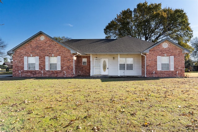 view of front of house featuring a front yard