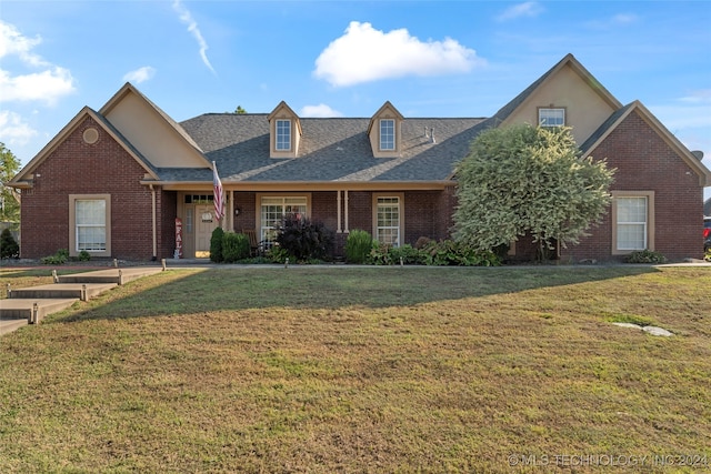 view of front of home featuring a front yard