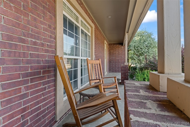 balcony featuring covered porch