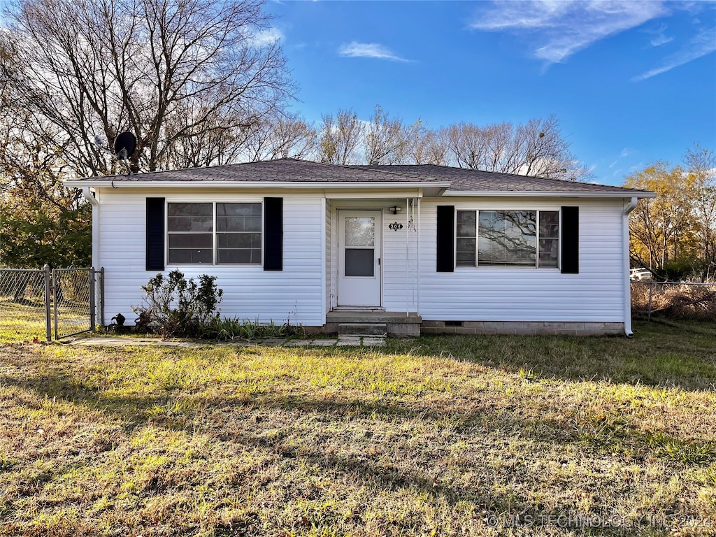 view of front of house with a front yard