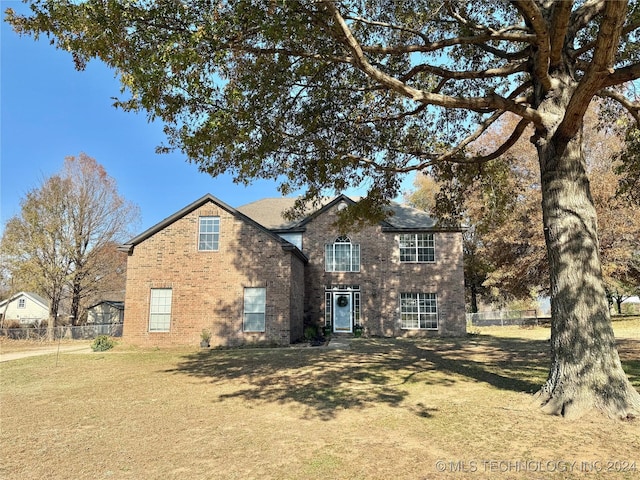 view of front of property with a front yard