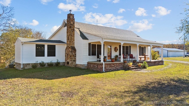 view of front of home featuring a porch and a front yard