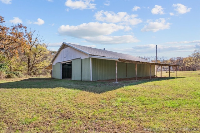 view of outdoor structure with a yard