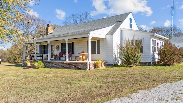 view of front of house with a porch and a front lawn